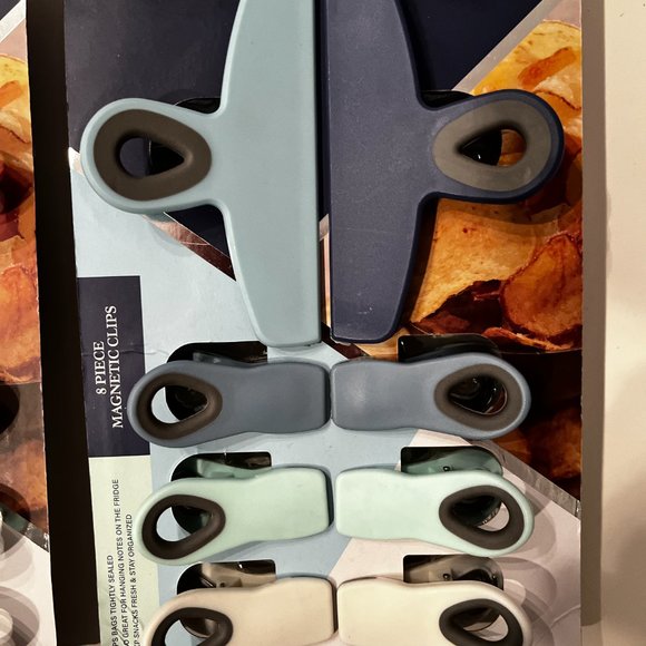 Magnetic Chip Clips (2 Packs of 8 Clips Each) / New - Picture 3 of 12
